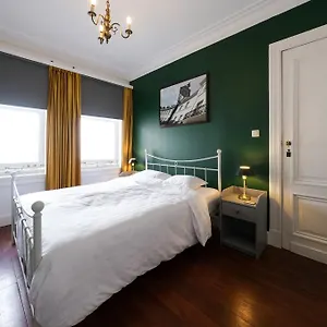 Your In A Bibliophile Mansion Homestay